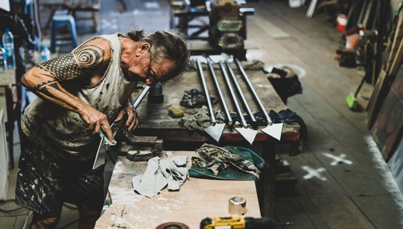 Remy, décorateur-scénographe, met « les idées en images »